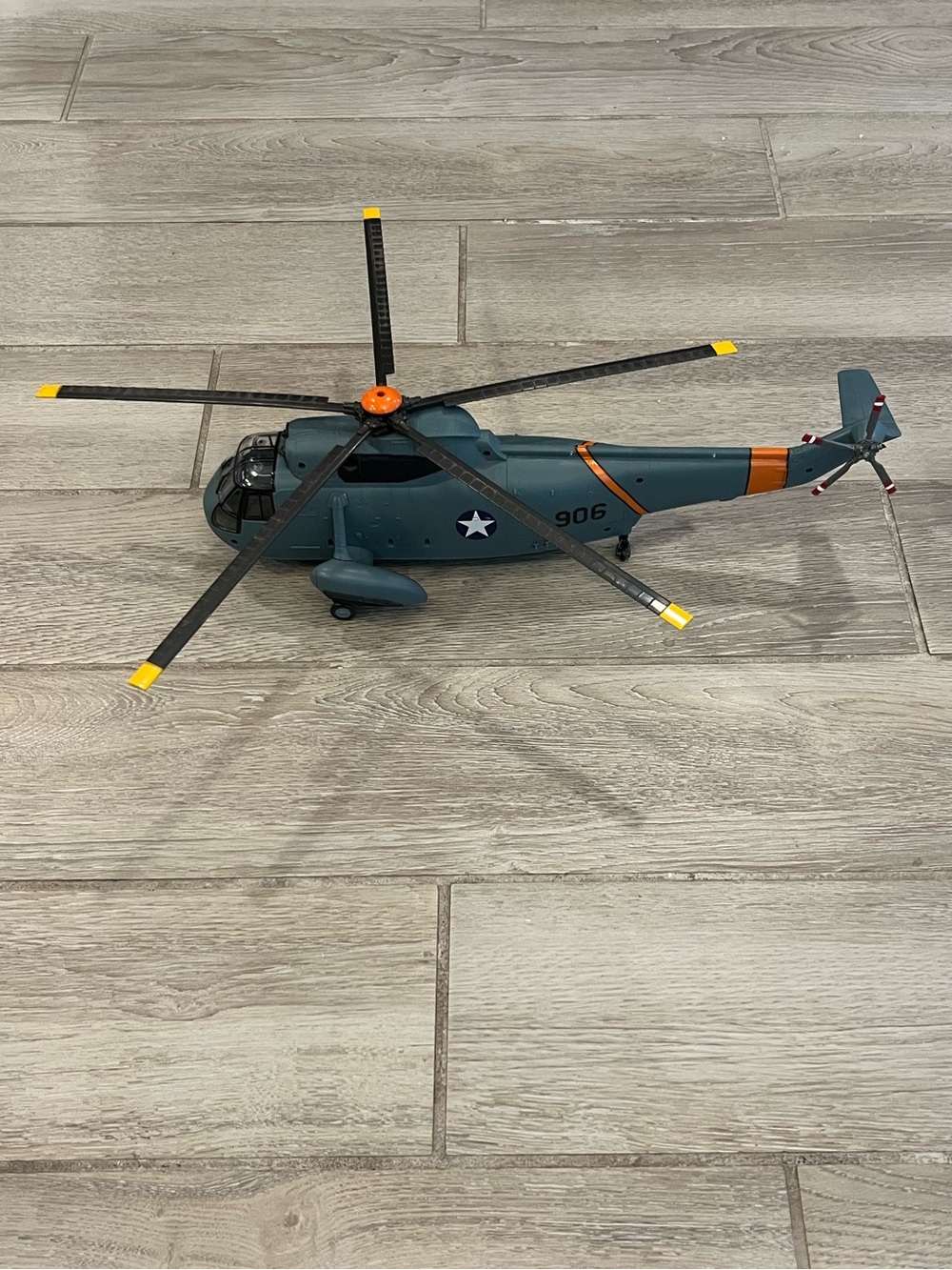 VTG 16” Kaman SH-2 Seasprite US Navy Helicopter Plastic Model 906